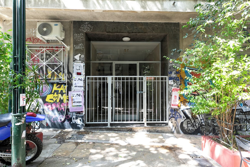 Artsi - 3BR Apt w Balcony in Athens