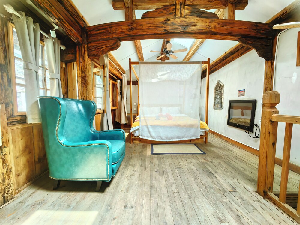 Jia Kedi Ancient House Cultural Homestay