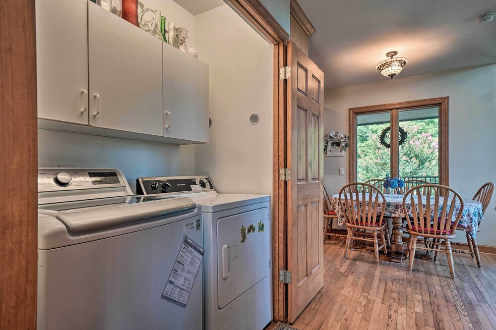 Hilltop Home w/ Panoramic Forest & Mountain Views!