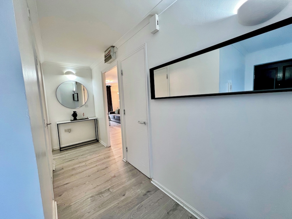London Oasis Apartment Escape