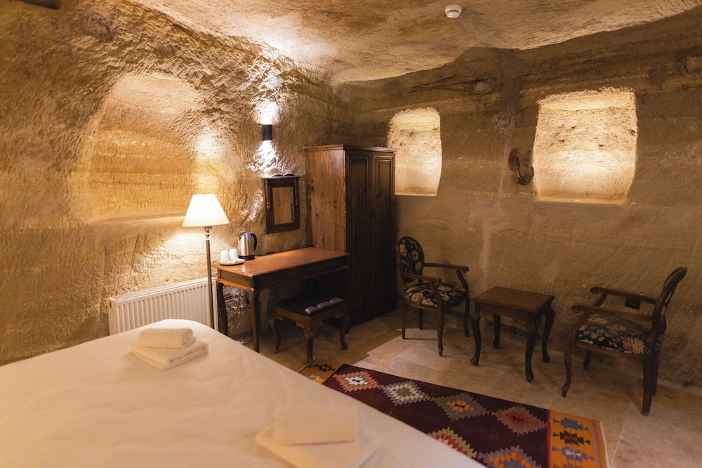 Memory Cave House