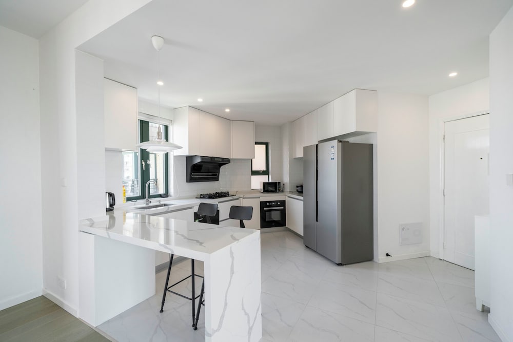 Tyms Elegant 4BR 2BA Apt Xujiahui Malls