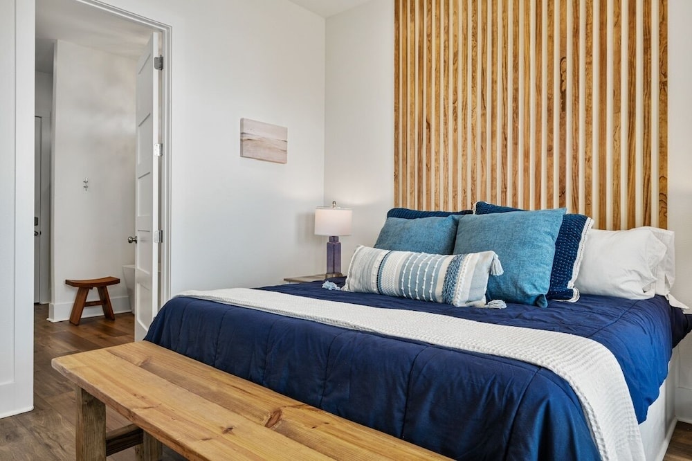 Tidewater 4 Bedroom Home by RedAwning