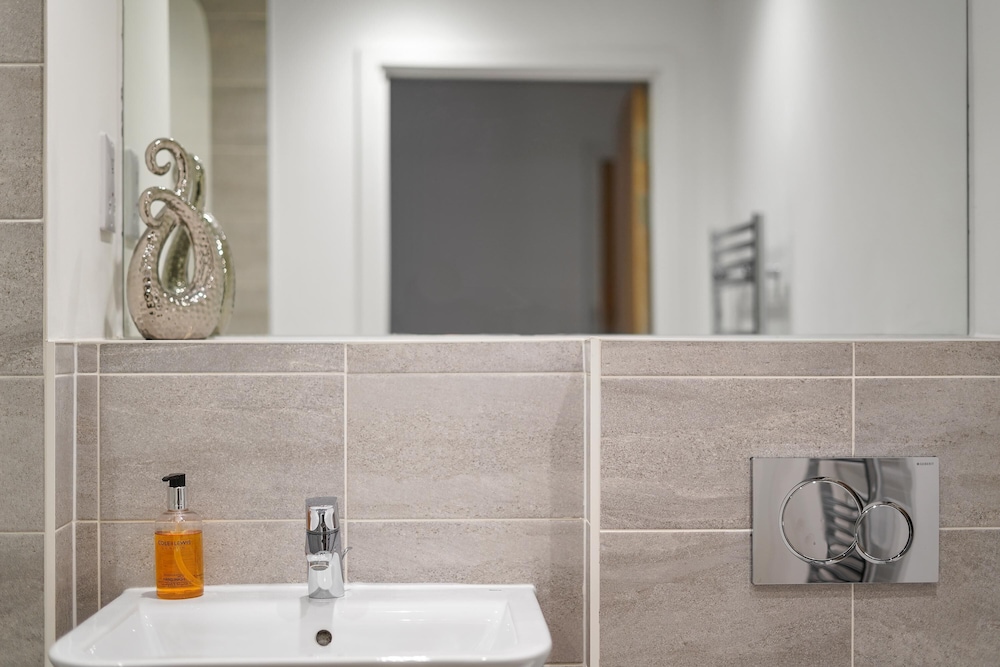 Kennet House Superior Serviced Apartment