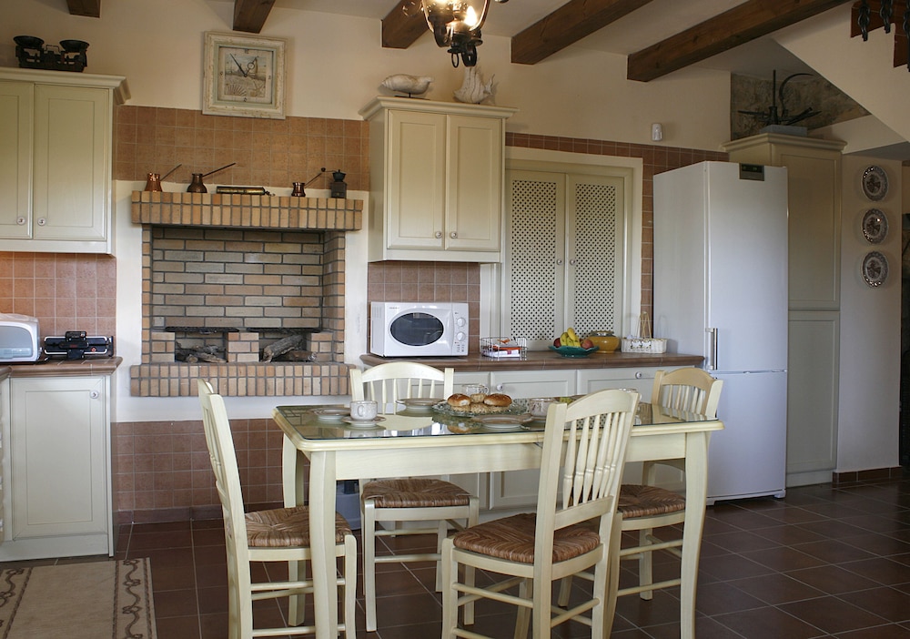 Elaia Villas