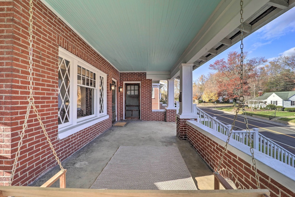 Bristol Bungalow < 1 Mi to Country Music Museum view 5