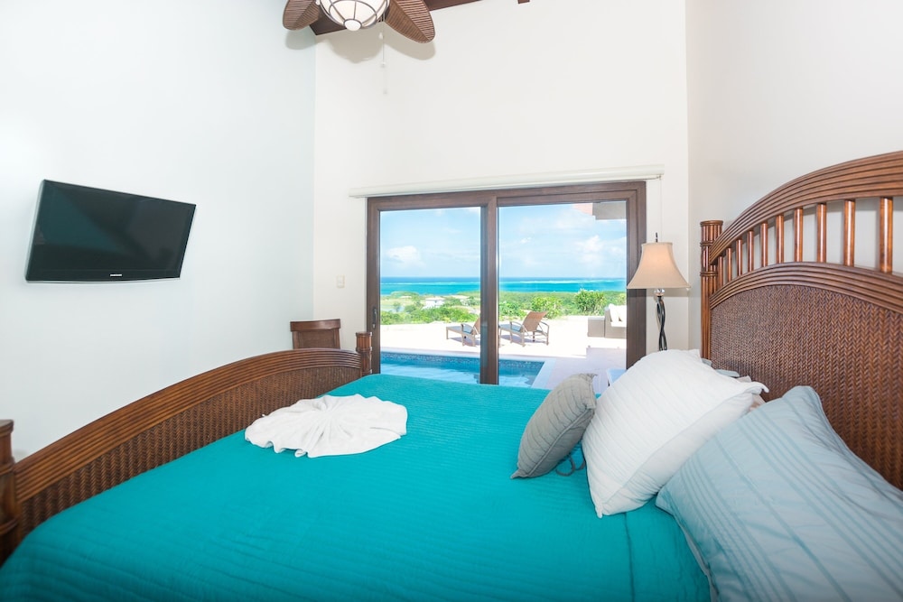Pristine Bay 1303 3 Bedroom Villa by RedAwning view 4