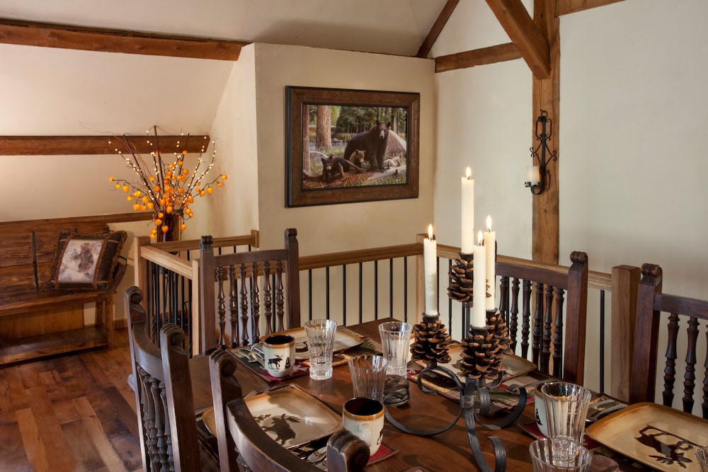 Cottam's Lodge by Alpine Village Suites