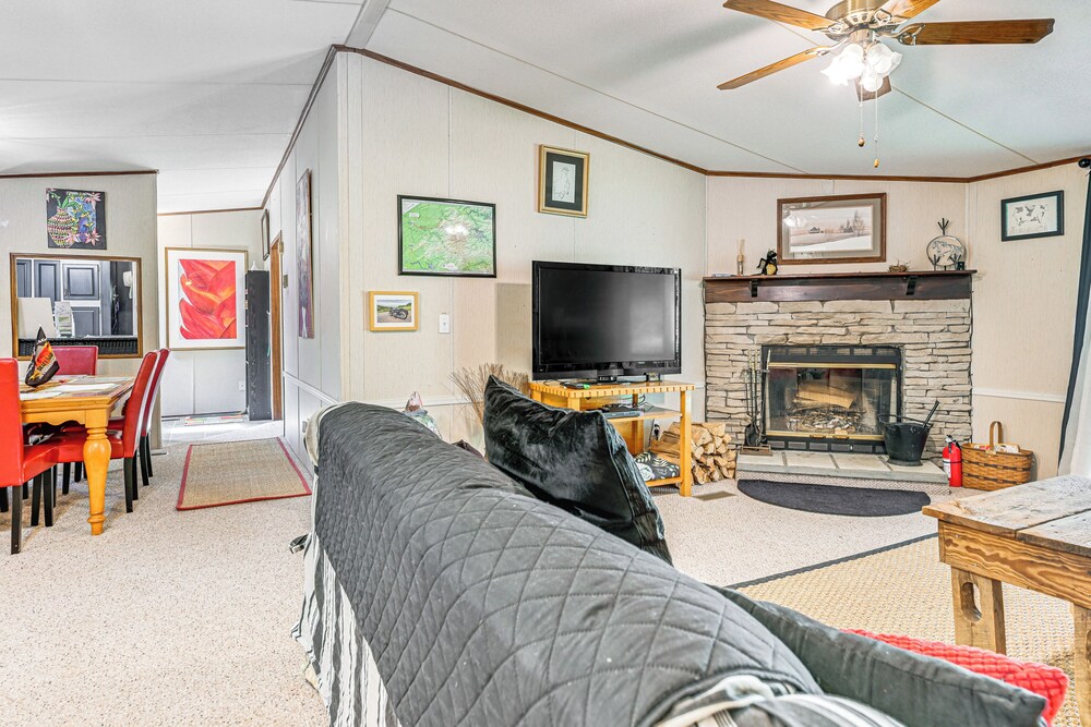 Fire Pit & Decks: Creekside Cabin in Robbinsville