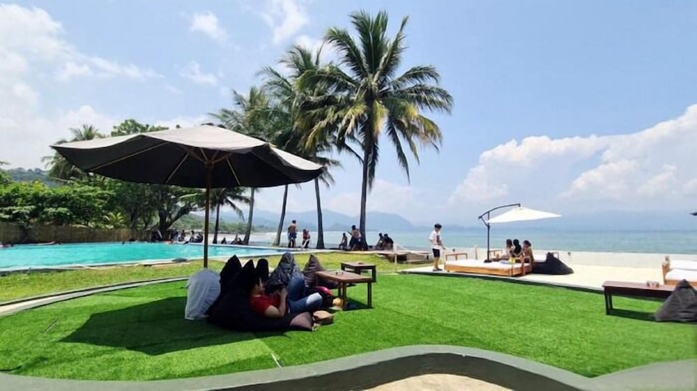 La Plage Beach Club & Resort