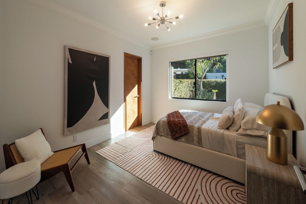Valea Estate - Secluded Beverly Hills Retreat 1-acre Oasis