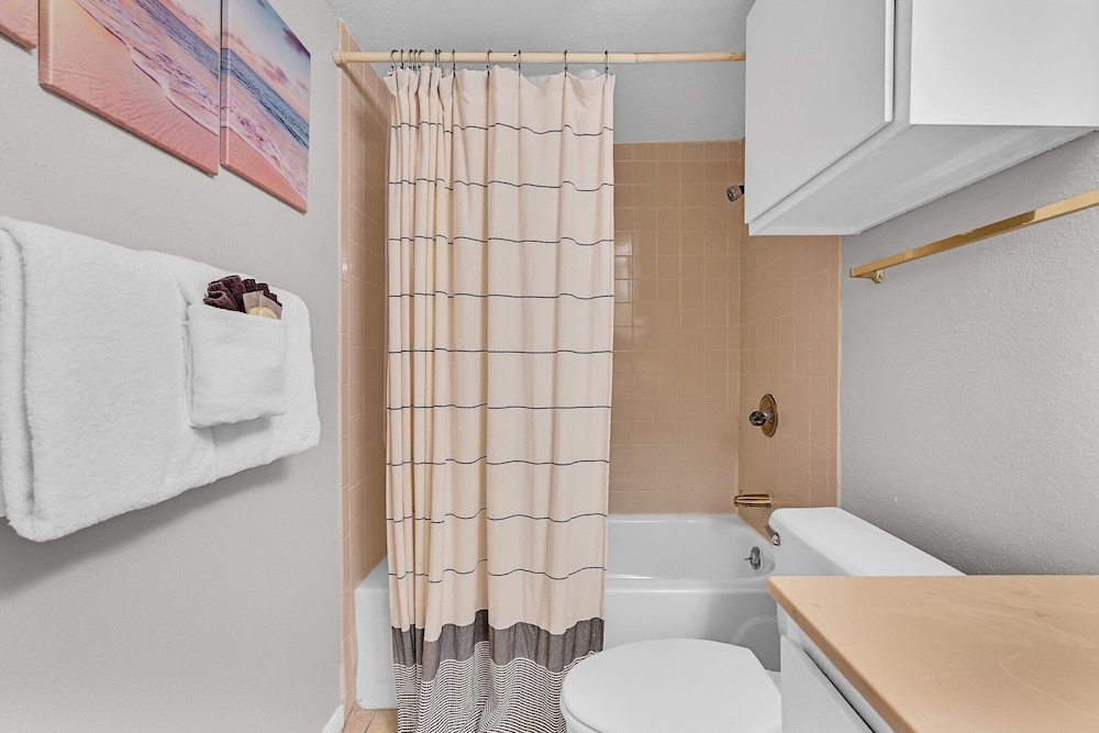 Seascape 2119 1 Bedroom Condo by RedAwning