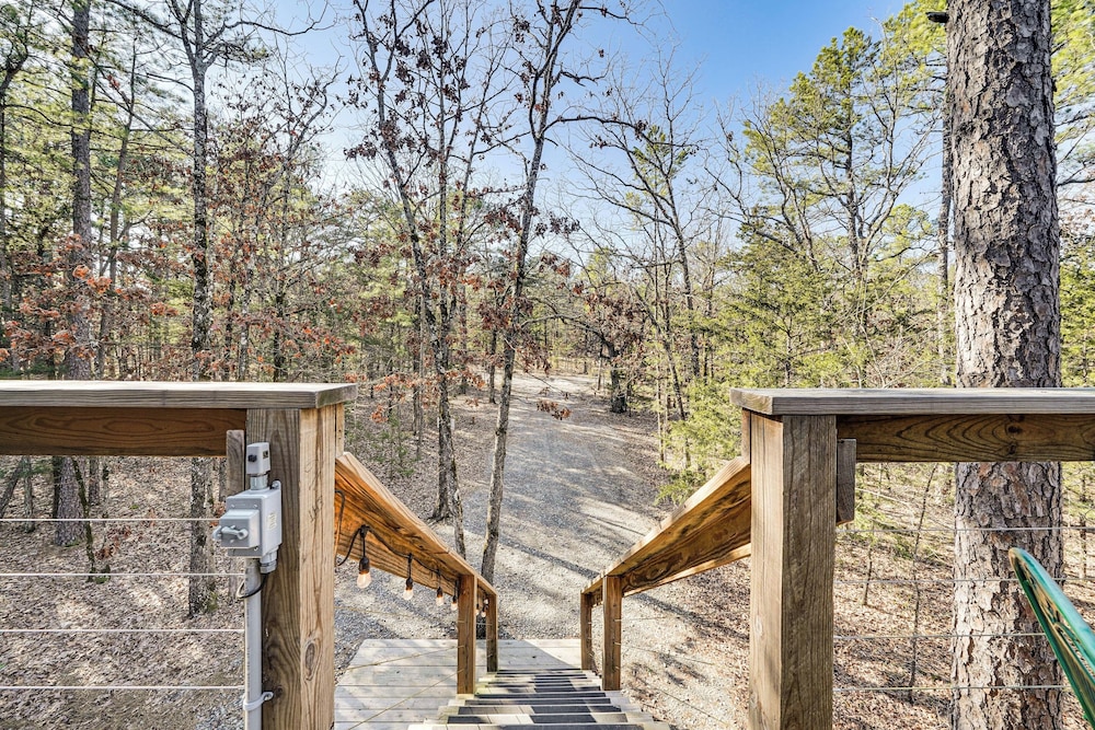 'bluebird Treehouse' Near Kiamichi Mtns w/ Hot Tub