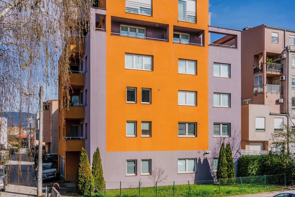 Cherry City Stay Apartment With Parking