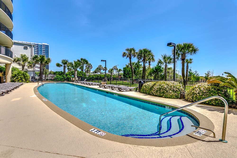 South Wind 301 4 Br condo by RedAwning