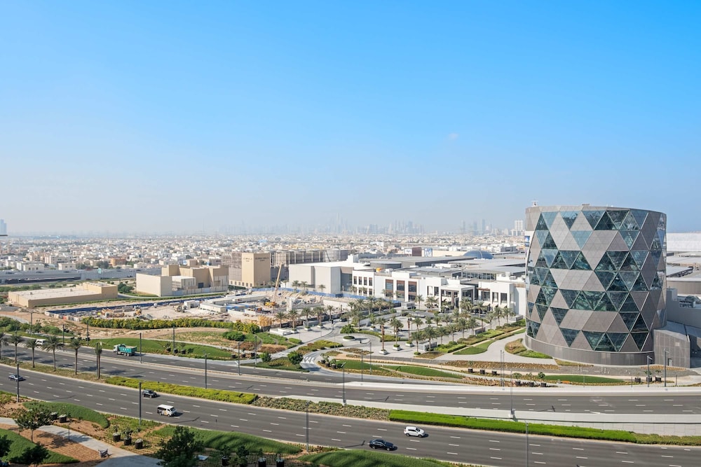 Elegant 2-bedroom in Dubai Hills With Pool and gym