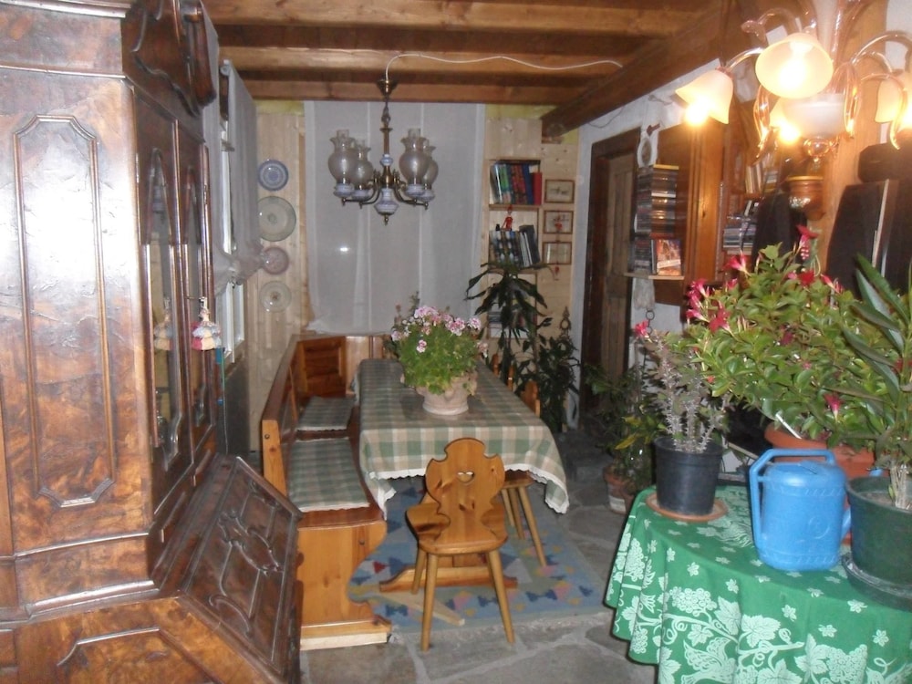 Maison Biselli en Tende — dining
