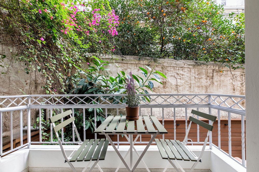 Lyndon Deluxe Studio Athens Escape