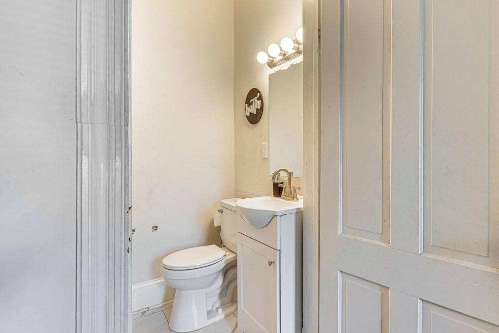 Stay & Play in Dtwn Stroudsburg: Updated Townhouse