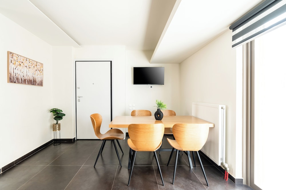 Elysee Apartments 9 B