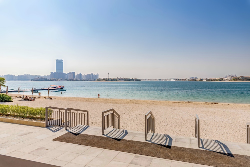Globalstay Luxury Azizi Mina Beachfront