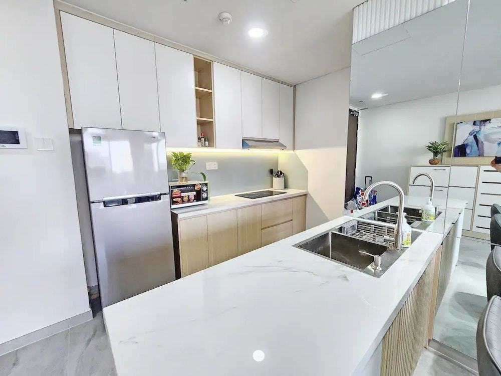 Cardinal Court Apartment
