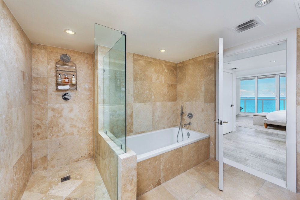 Luxury Vacation Rentals at 1 Hotel & Homes by LRMB