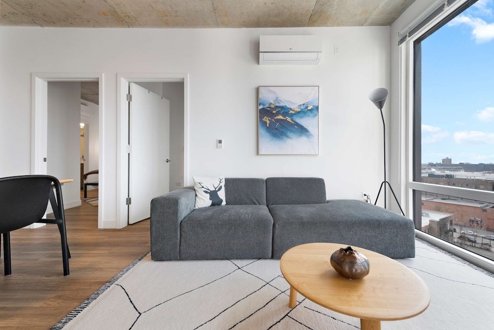 Concert Stay New 4BR Apt by Salt Shed