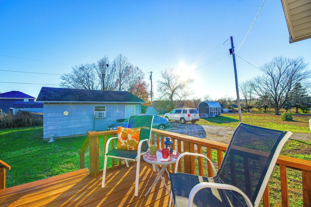 2 Mi to Stockton Lake: Family Home w/ Grill