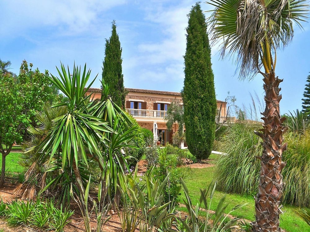 Exquisite Villa With Views