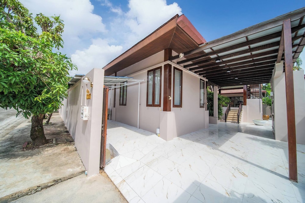 Spacious Private 4 BR Villa With a Working Office