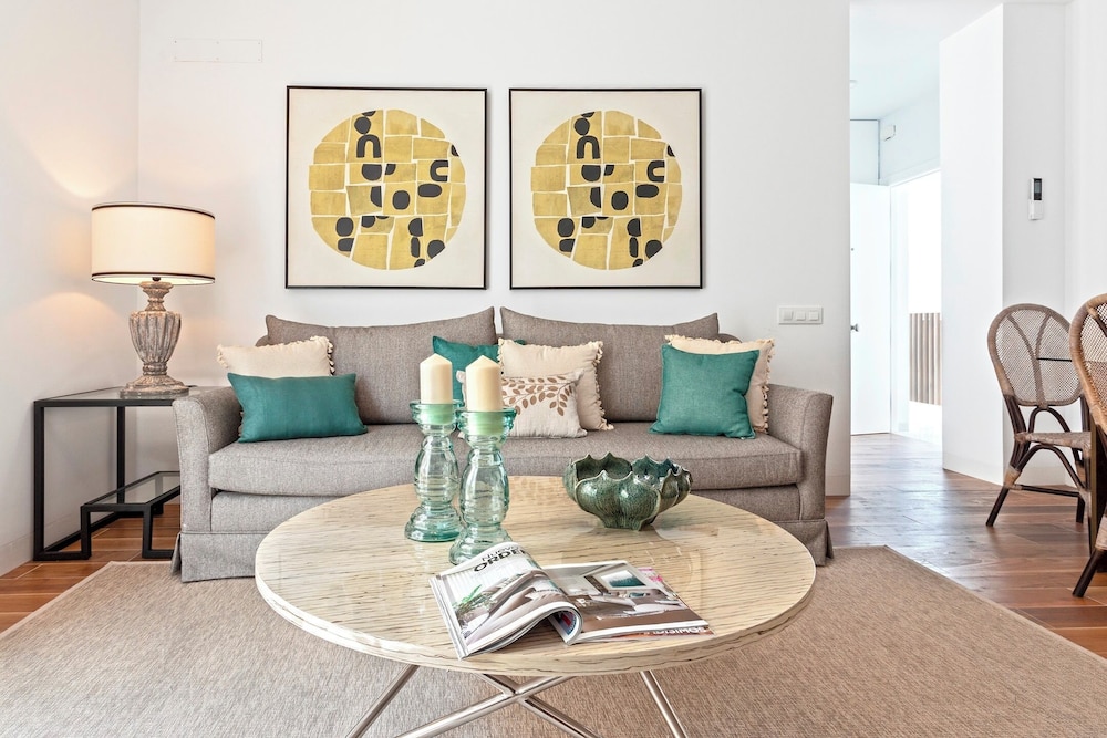 Beautiful 3-bedroom Apartment in Cadiz Center San Antonio IV