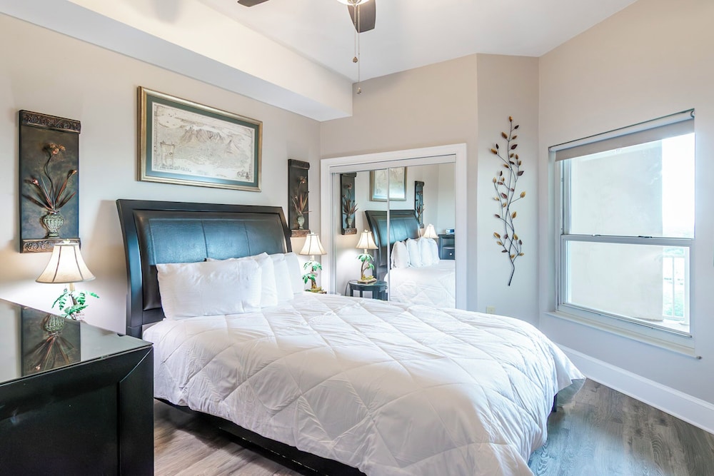 Penthouse Condo in Legacy Tower 1-1403 - Beachview 3 Bedroom 2 Bath Furnished