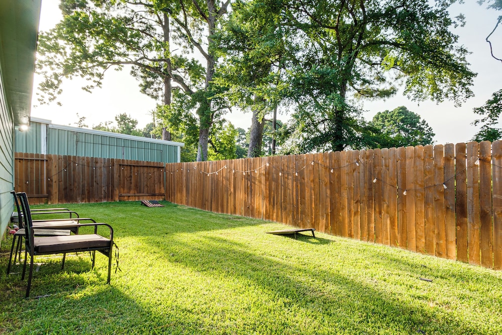 Lake Conroe Home w/ Yard: Half-mi to Boating!