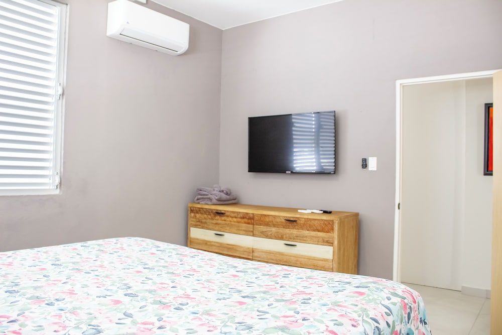 Ismael Rivera Villa 1 Ocean Park 4bd-2b