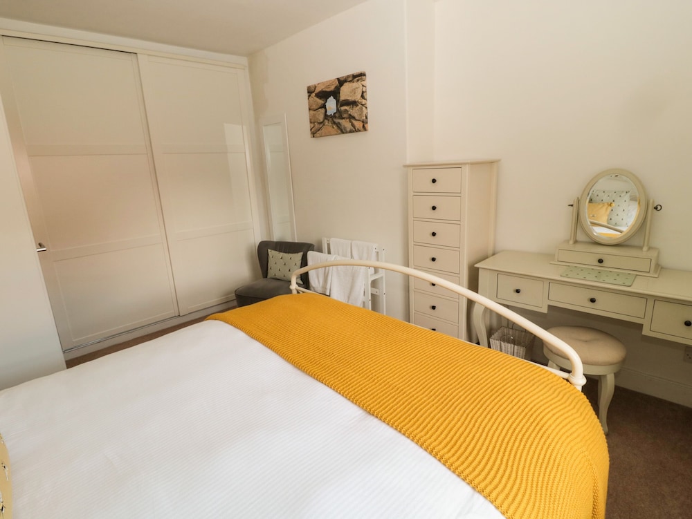 Curlew Cottage, 2 Fenkle Street