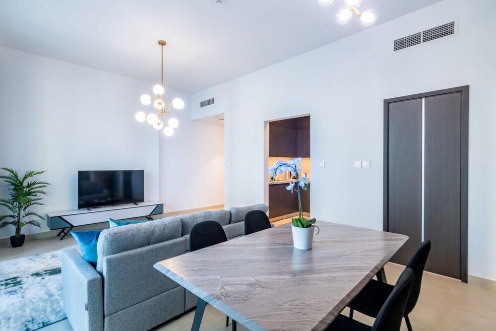 Silkhaus Spacious Near Dubai Mall Balcony Views