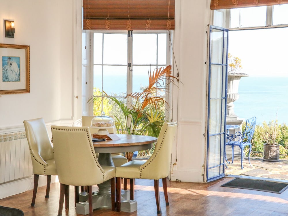 Lynton Vacations - Bayview Tower - Property Image 9