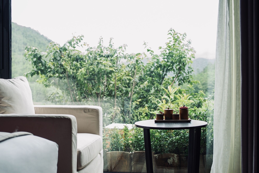 LUX Tea Horse Road Peach Valley view 4