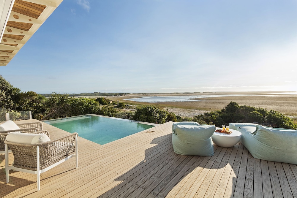 Mbizi Lagoon House