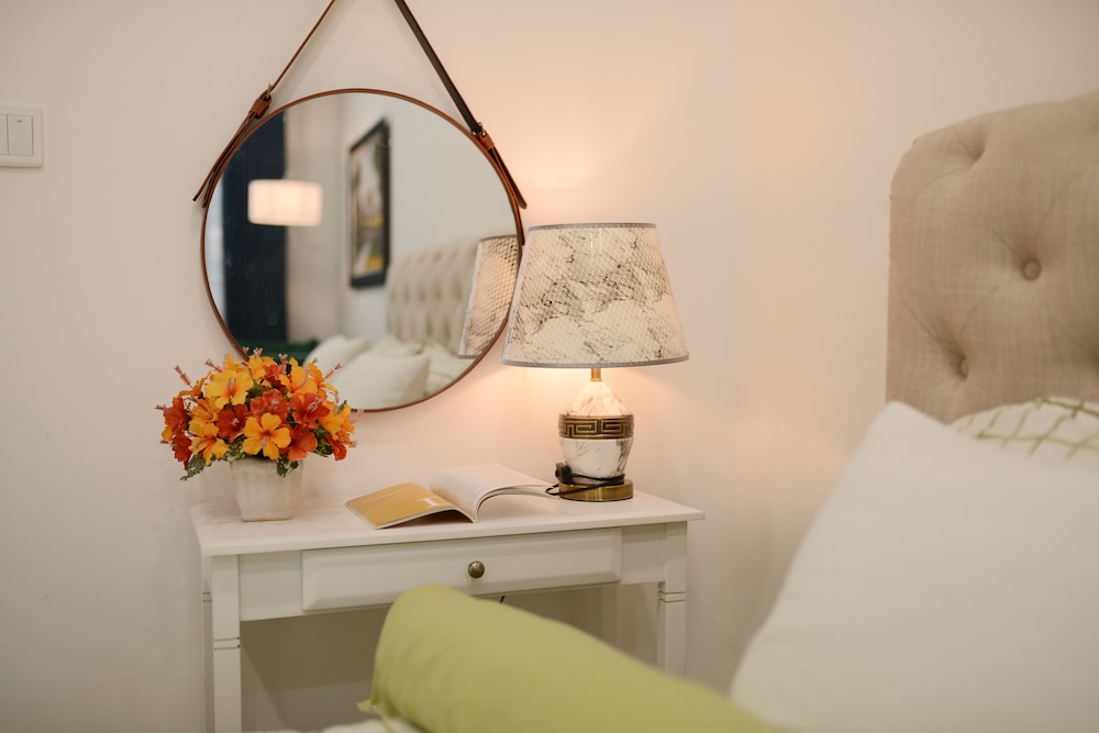 Jennifer House - Millenium Apartment