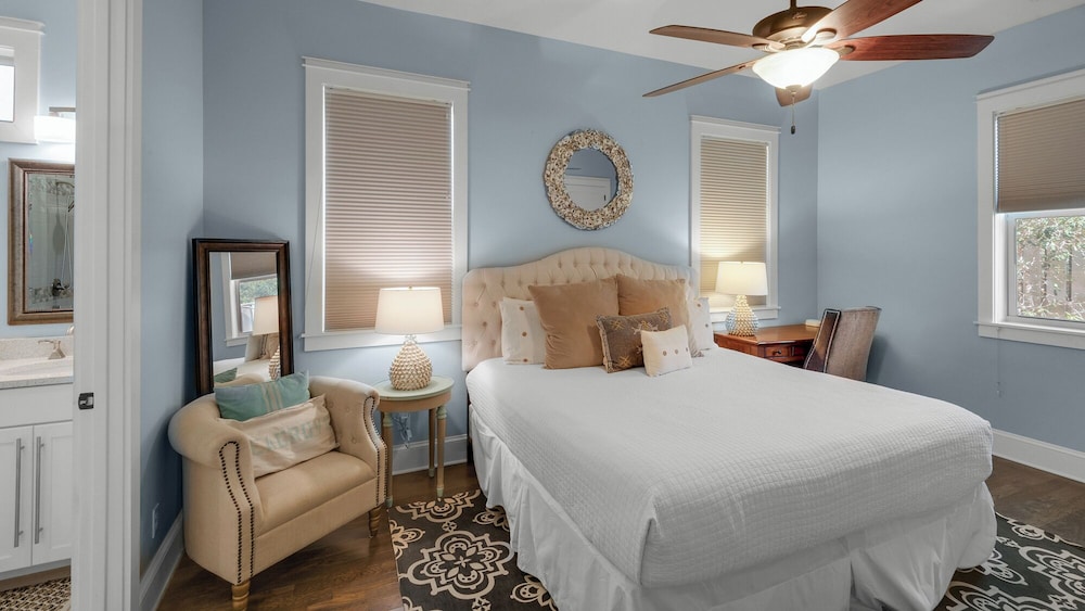 Close to Dining & Shopping; 1-floor Cottage; Community Pool view 4