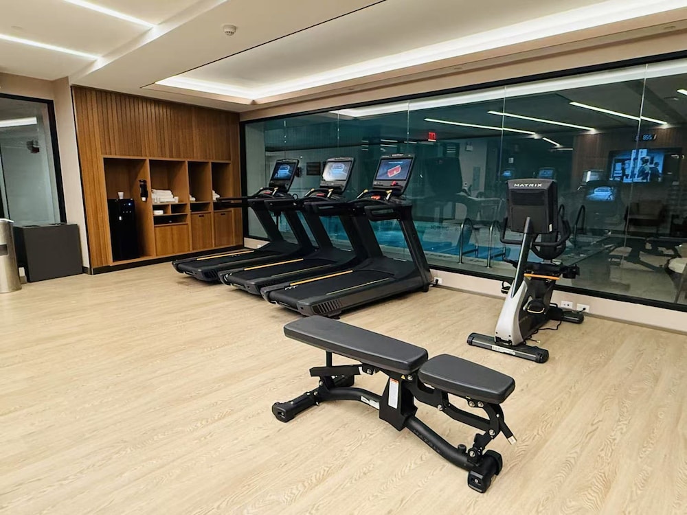 New Luxury Penthouse w Pool Gym in Flushing