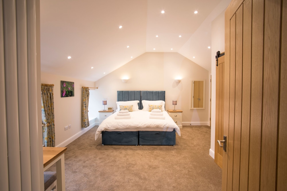 Accessible Apartment in a Newly Converted Victorian Stables view 3