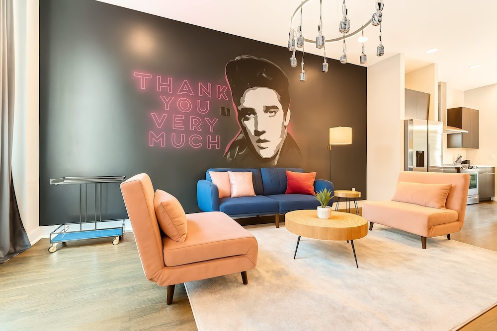 Elvis-themed 13 Beds Rooftop City Views