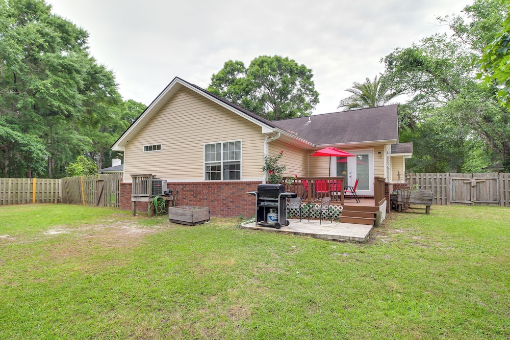Deck & Yard: Savannah Area Retreat!
