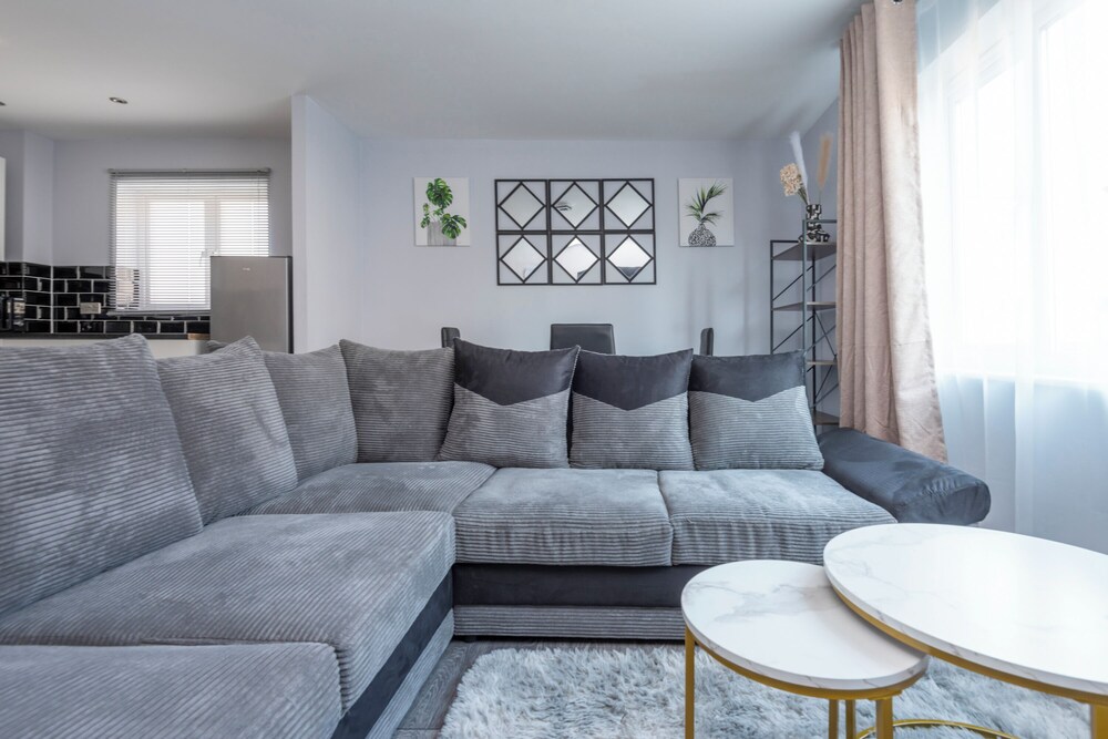 Stylish Elegant New Flat 5 Min from Crossrail