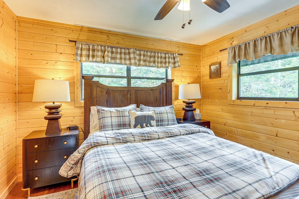 Deck, Panoramic Views: Serene Mineral Bluff Cabin!