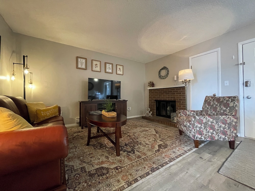Campus West Nest - King Bed + Walk to CSU
