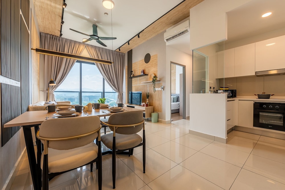 Astoria Ampang Condotel by Emily in Town